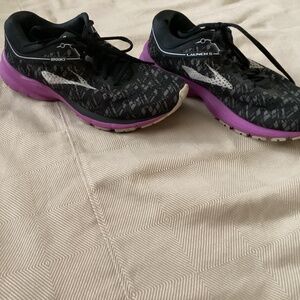 Womens BROOKS Launch 5 Black Running Shoes / Size 9.5 Medium